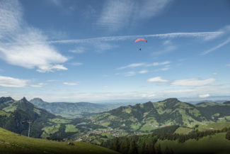 Vol en parapente avec panorama de la région de Charmey
