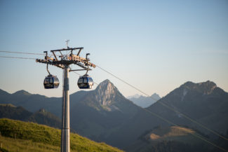 Vue panoramique avec deux télécabines de Charmey
